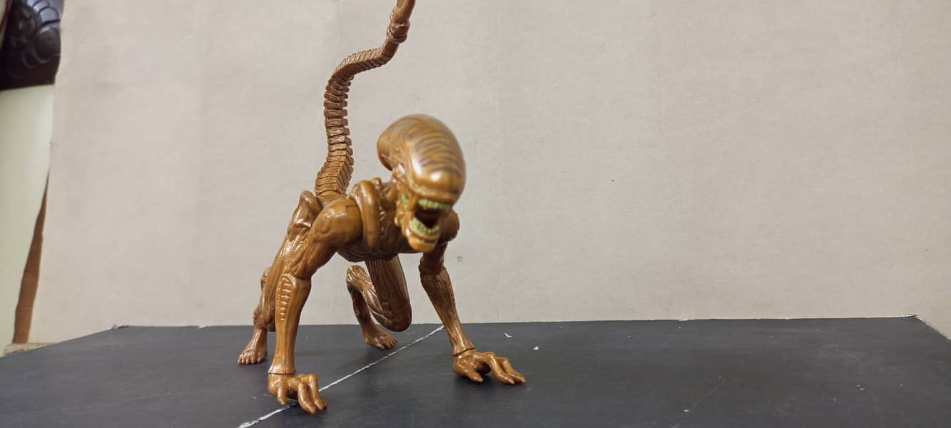 Neca Predator and Neca Alien 3 Action figures 10