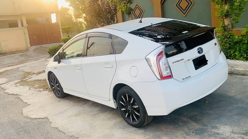 Toyota Prius 2013 reg 2017 4