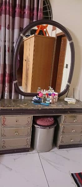 dressing table 0