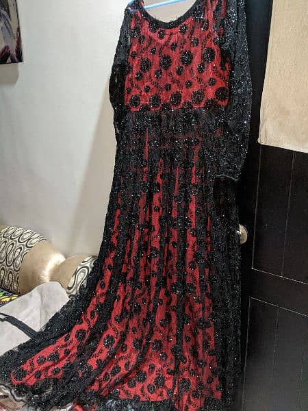 selling red and black maxy 1