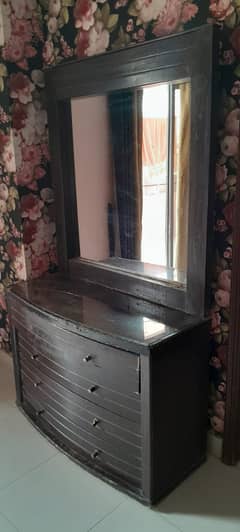 Dressing table with big mirror