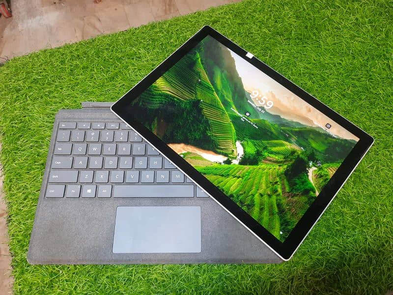 Microsoft Surface Pro 7 Plus 0