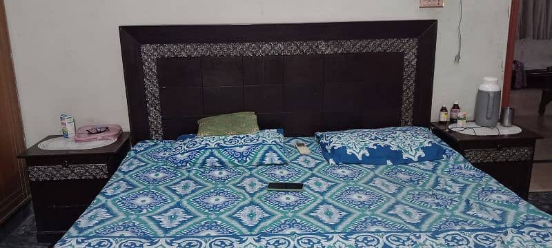 2 side table with double bed with out mattress 5