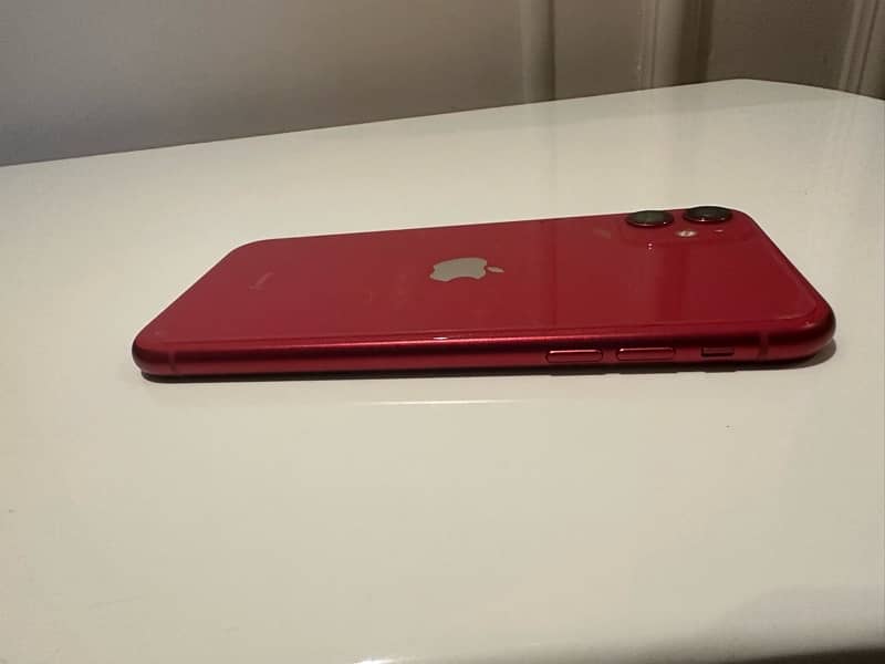 IPHONE 11 64 GB PTA UNLOCKED RED 4