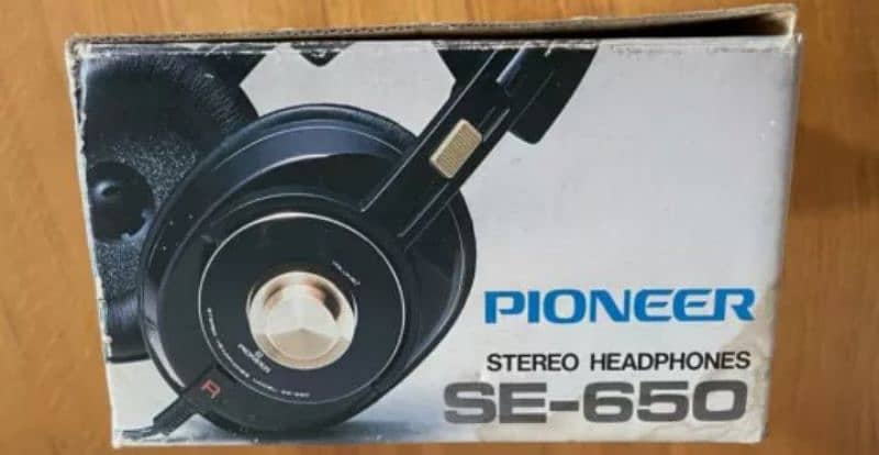 Pioneer headphones, Japan 2