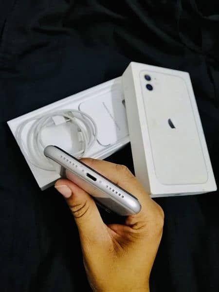 Iphone 11 64 GB FU with box 5