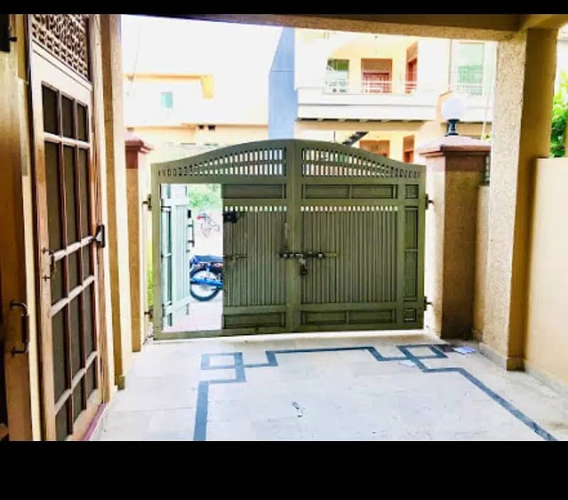 Girls Hostel/Well Furnished rooms Availabe/all facilities/Soan Garden 14