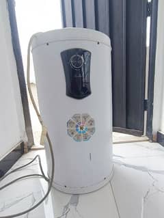 De -8 Gallon Electric geaser. . Slightly used(2000W)