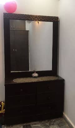 Dressing Table With Draws