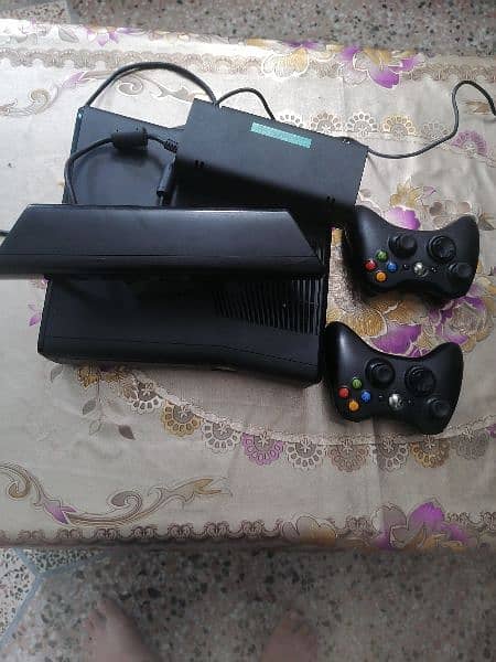 X BOX 360 500 GB WITH KINNET SLIGHTLY USED FOR SALE 0