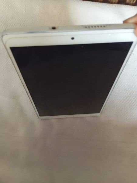 Huawei Tab docomo . mobile no. 03051693325 4