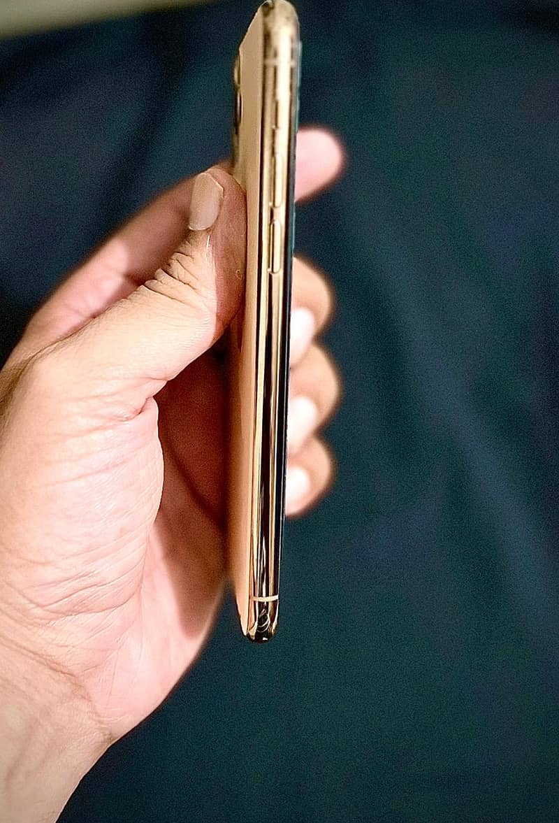 Iphone 11 Pro Factory Unlock 100% Scratch less 10/10 3