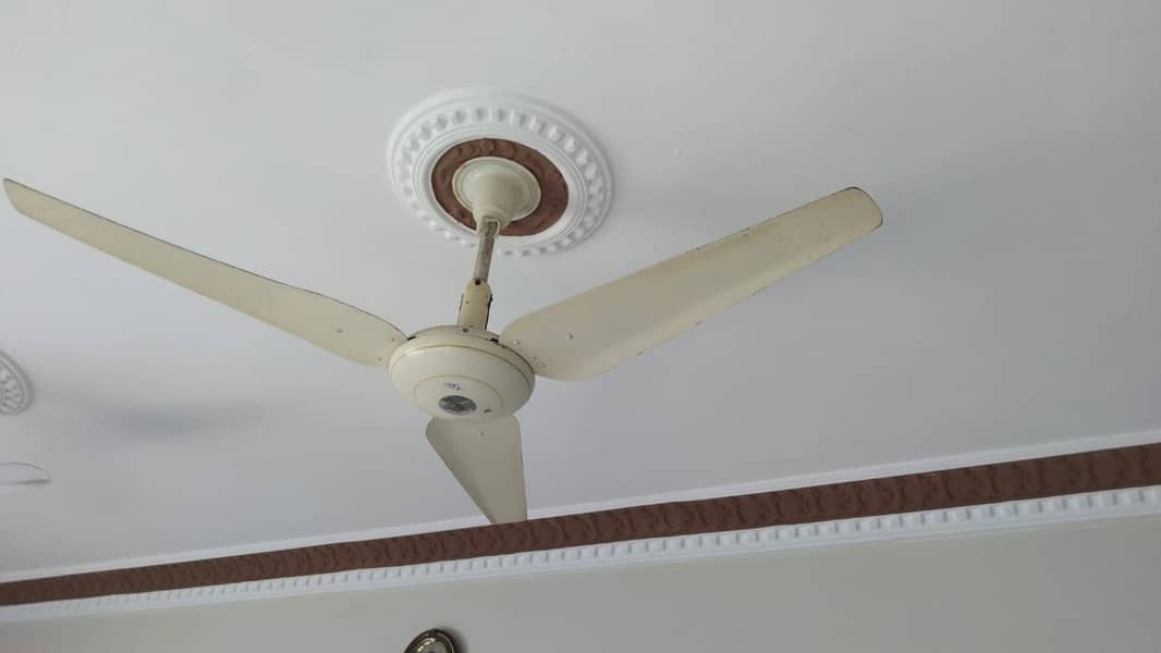 2 ceiling fans in orignal conditions, non repaired 1