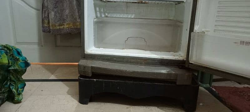 DAWLANCE FRIDGE WORKING CONDITION 5