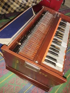 Old harmonium