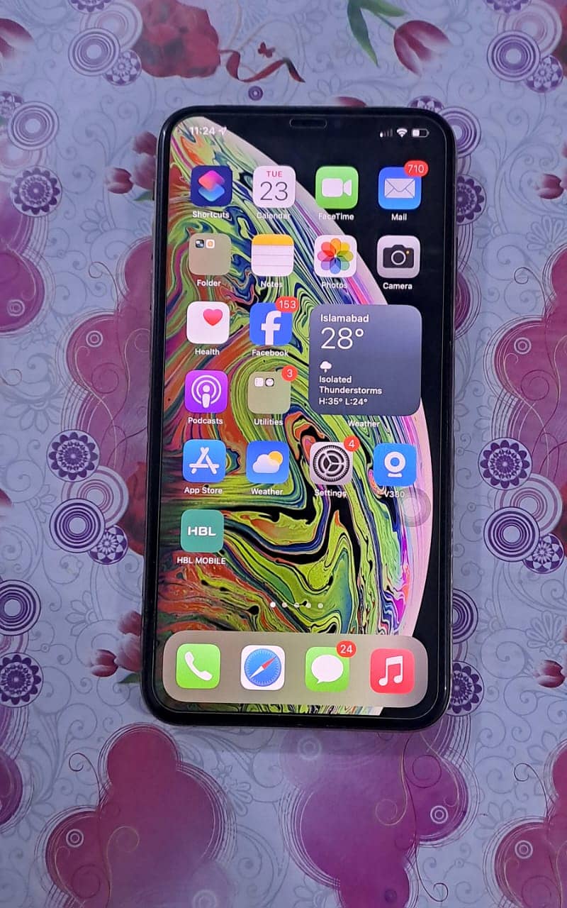 Iphone xs max pta approved golden colour 64 gb 5