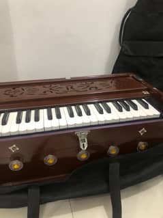 professional harmonium in perfect condition