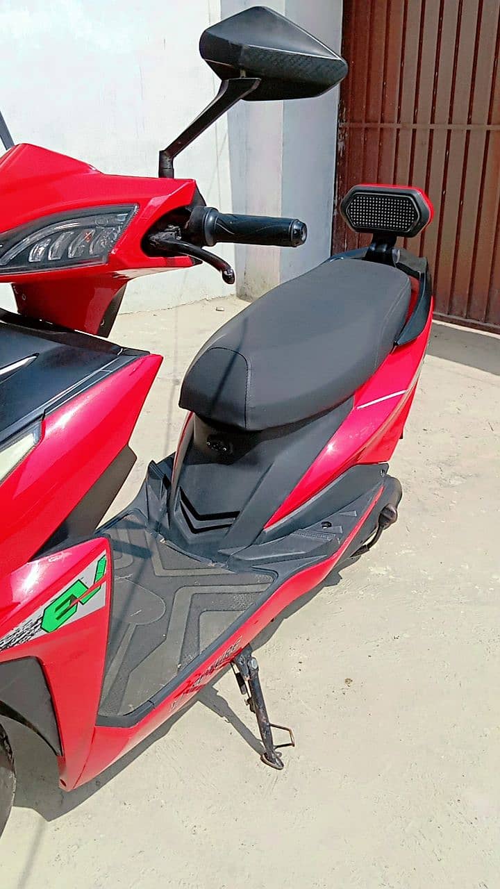 Scooty YJ Future Green Model (2024) 5