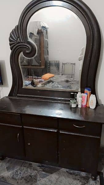 Pure Wooden Dressing Table in very good Condition minor used 0