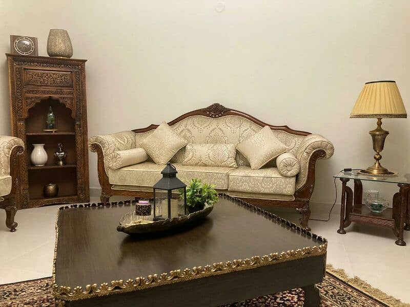 Wooden sofa set in excellent condition 2