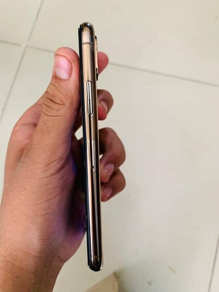 iPhone XS gold colour 64 gb  all  ok  urgent sell 1