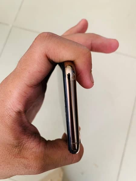 iPhone XS gold colour 64 gb  all  ok  urgent sell 2