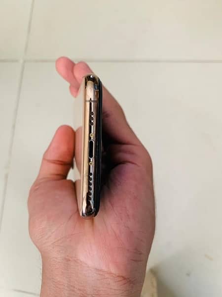 iPhone XS gold colour 64 gb  all  ok  urgent sell 4