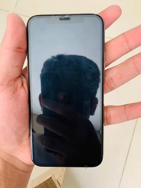 iPhone XS gold colour 64 gb  all  ok  urgent sell 5