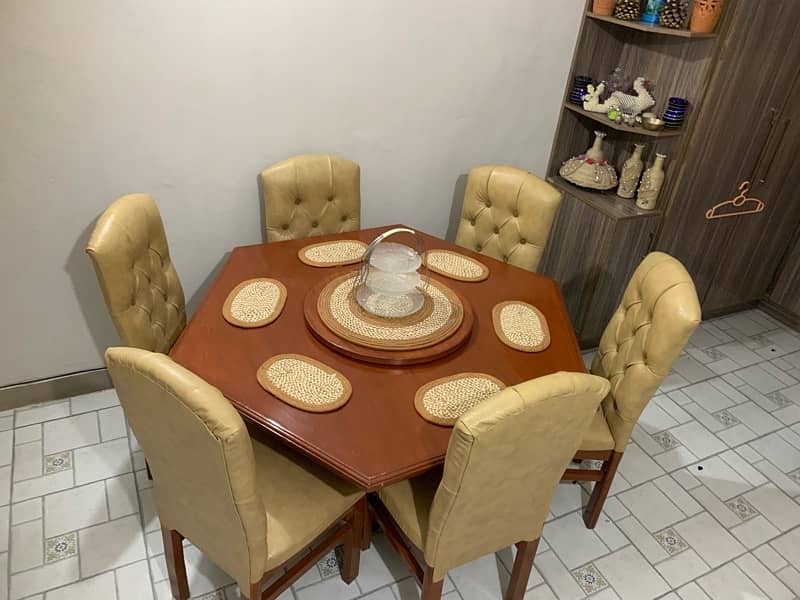 DINING TABLE 0