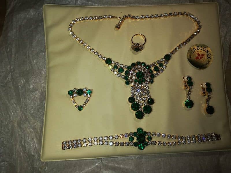 green and white jewellery set 6