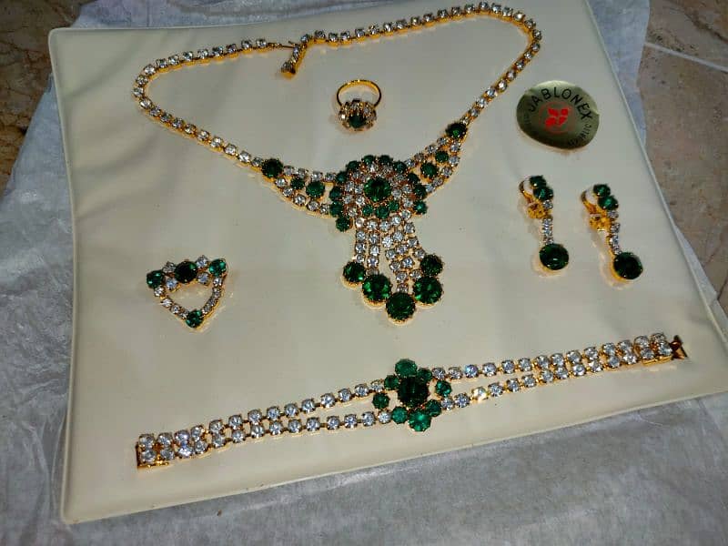 green and white jewellery set 7