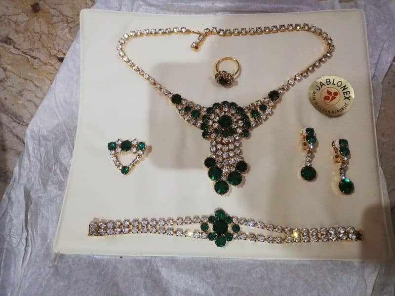 green and white jewellery set 10