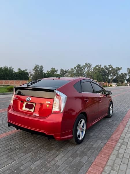 Toyota Prius 2014 excellent condition 1