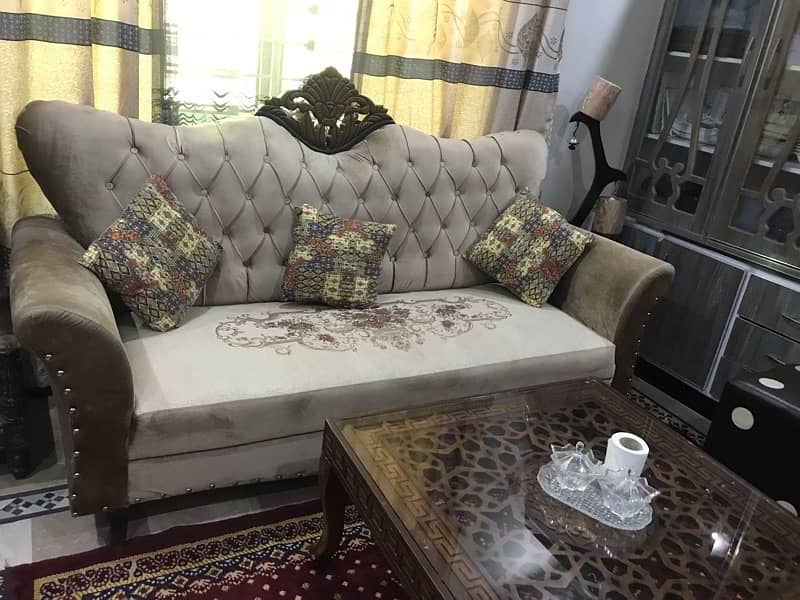 7 seater sofa lush condition urgently sale mo 0