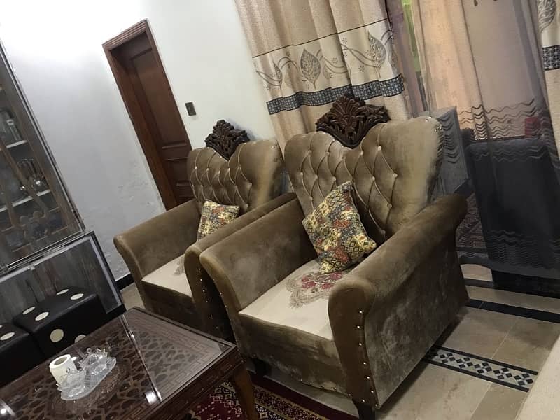 7 seater sofa lush condition urgently sale mo 3