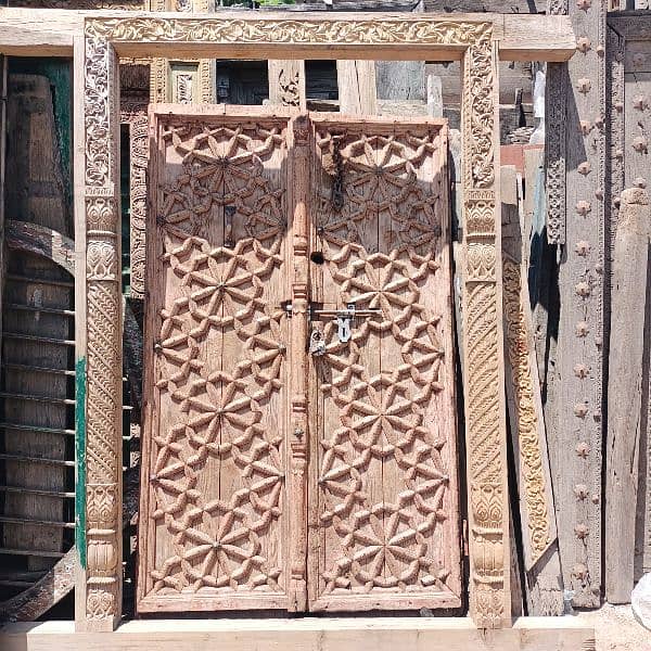 antique old wooden phalaly door in best condition 100 years Above 0