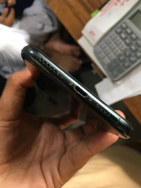 iPhone 11 Pro Max 512gb with box non pta factory unlocked 7