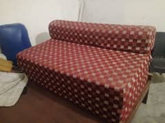 Sofa cam bed lush condition jis bhai ko chahiya wattsap per rbta kry