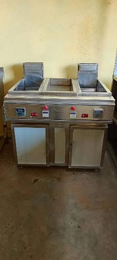 32 liter double fryer 10 out of 10 conditions only 2 months use