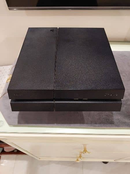 Ps4 1Tb (condition just like new) 2