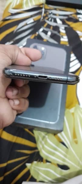 iPhone 11 Pro PTA prove box sath ha /256 /battery service Pa ha 2