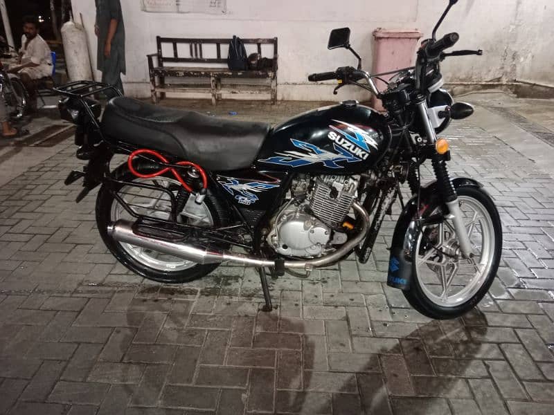 Suzuki GS 150 2