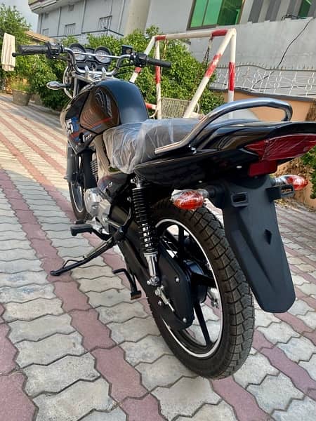 Yamaha YBR 125 G 2023 Black 2