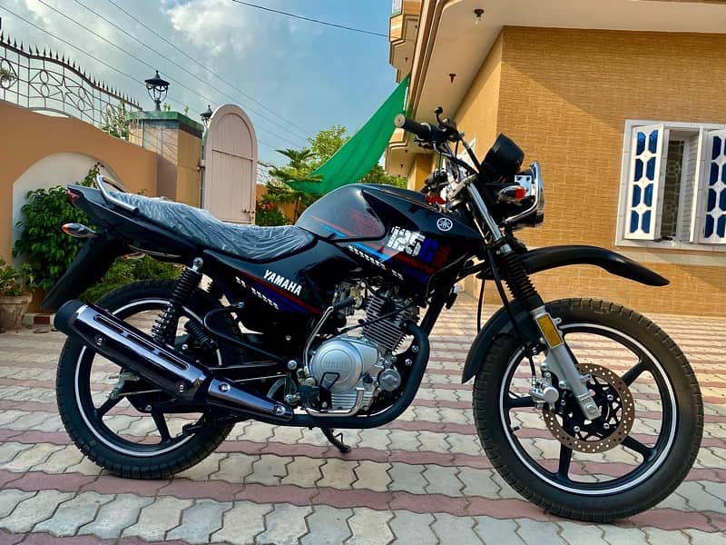 Yamaha YBR 125 G 2023 Black 4