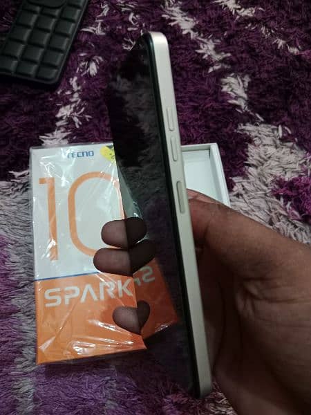 Tecno spark 10 4