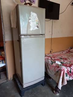 fridge Dawlance mediam size