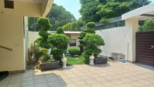 1 kanal double storey 5 bedroom beautiful house for rent available for family in j block model town lahore