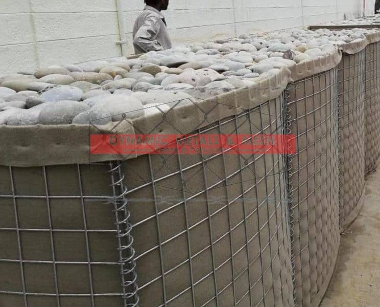 Razor Wire/ Chain Link Fence/ Barbed Wire/ Electric Fence/ Hesco Bags 8