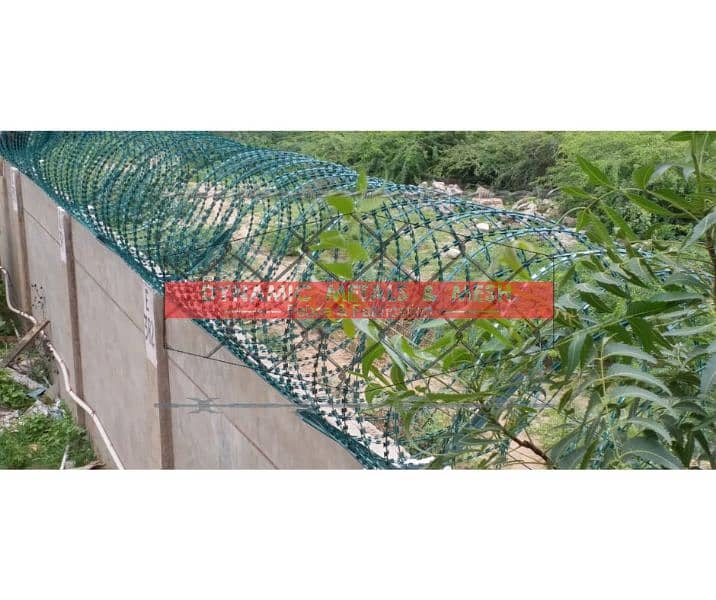 Razor Wire/ Chain Link Fence/ Barbed Wire/ Electric Fence/ Hesco Bags 13