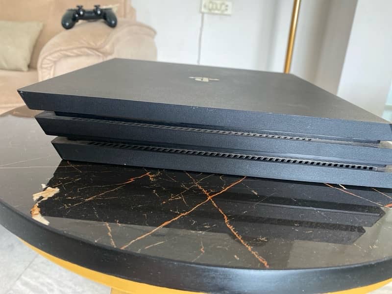 PS4 Pro 1TB Used. Never opened never repaired 5